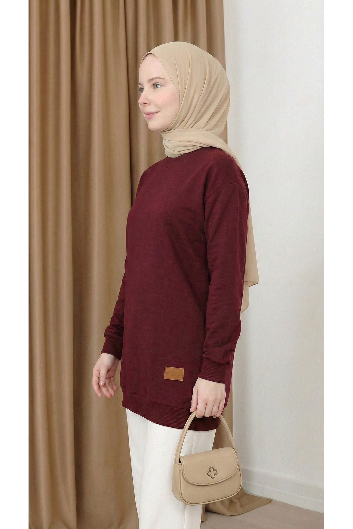 Kadın Bisiklet Yaka Tesettür Yırtmaçlı Armalı Tunik Sweat Sweatshirt