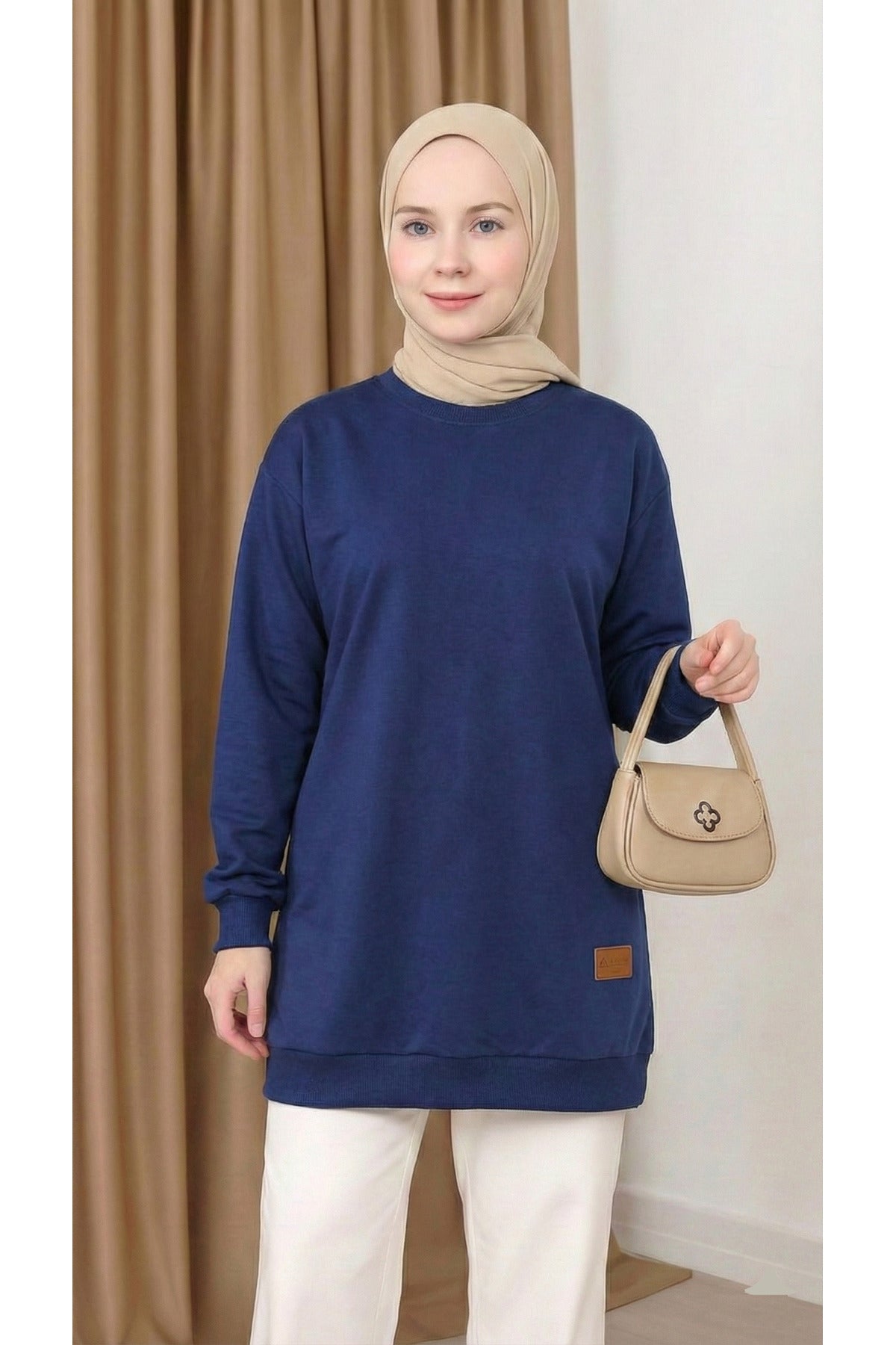 Kadın Bisiklet Yaka Tesettür Yırtmaçlı Armalı Tunik Sweat Sweatshirt