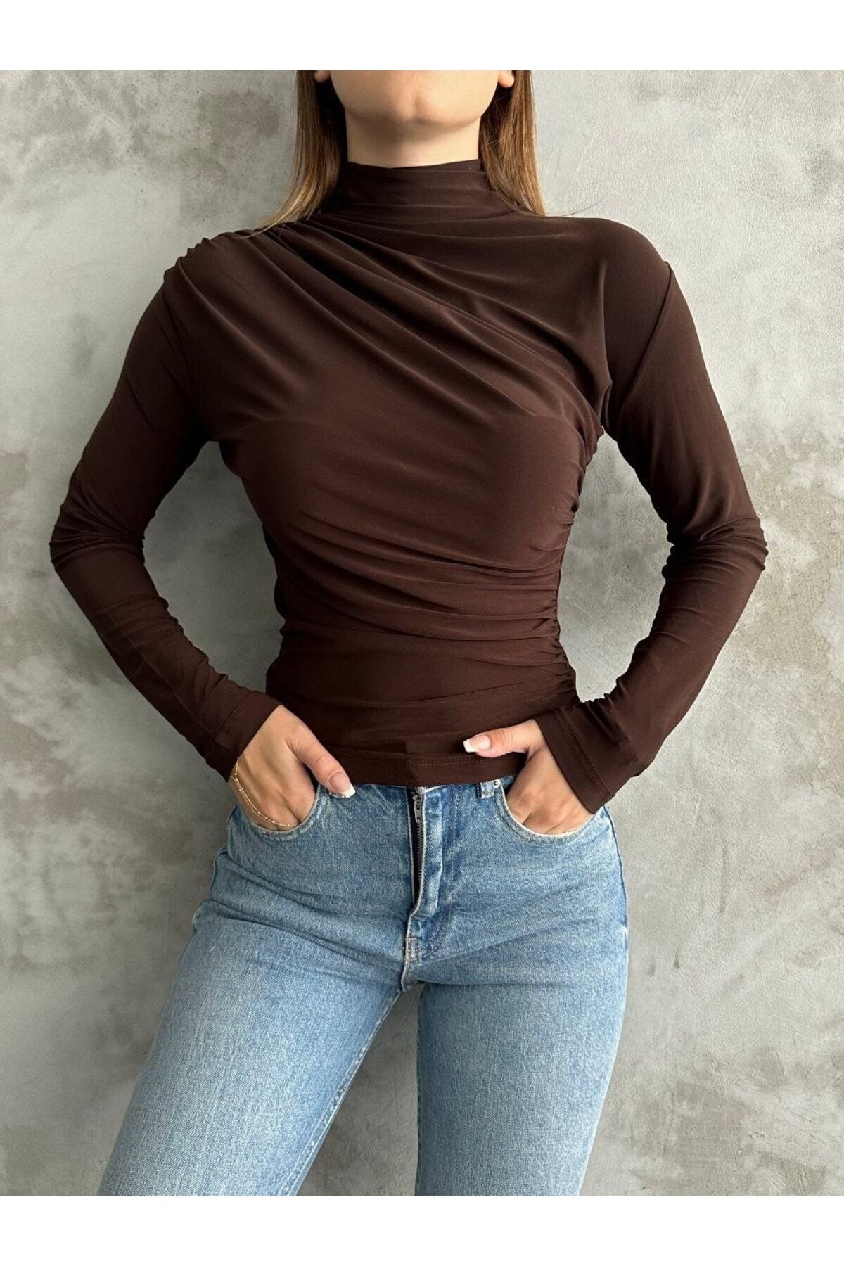 Kadın Kahverengi Dik Yaka Omuz Ve Bel Büzgülü Uzun Kollu Bluz