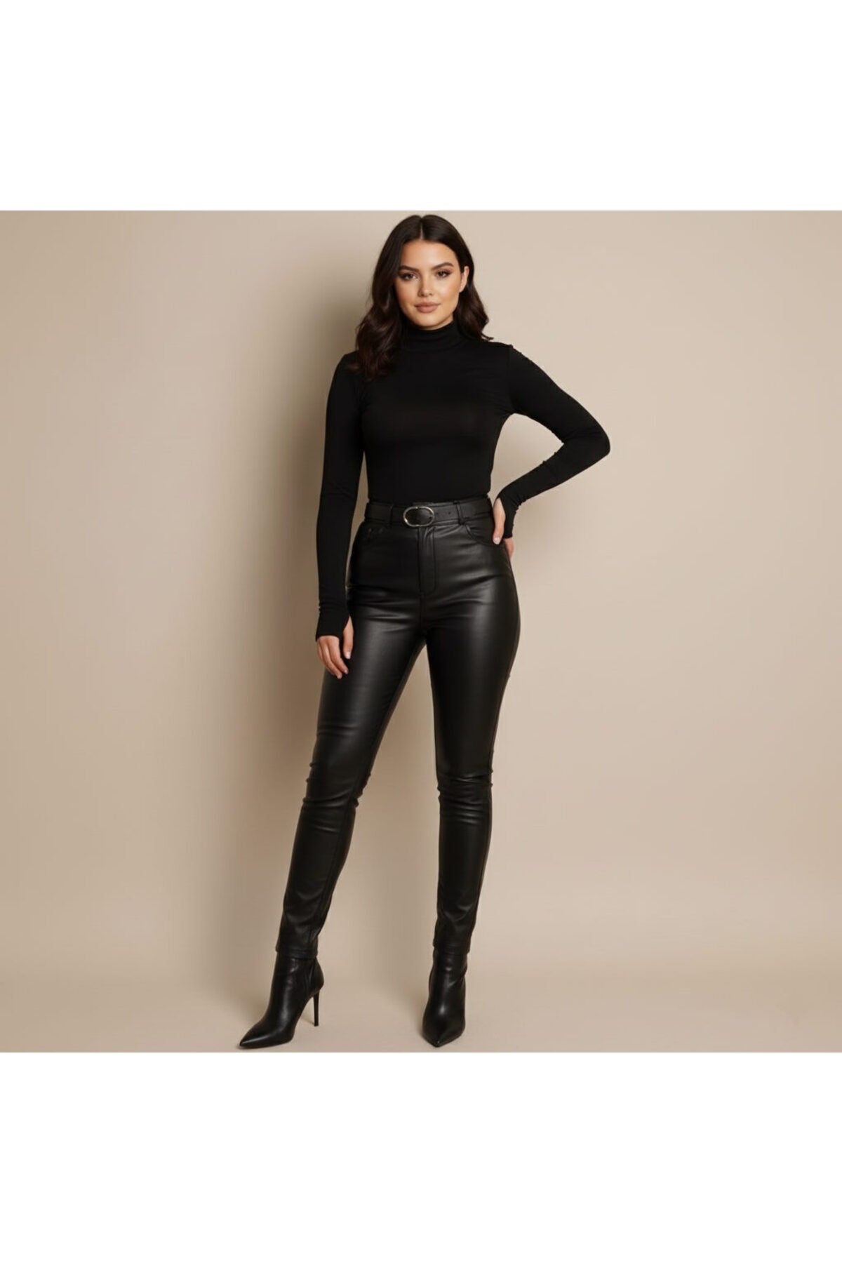 Uzun Kol Dik Yaka Parmak Geçmeli Body T-Shirt