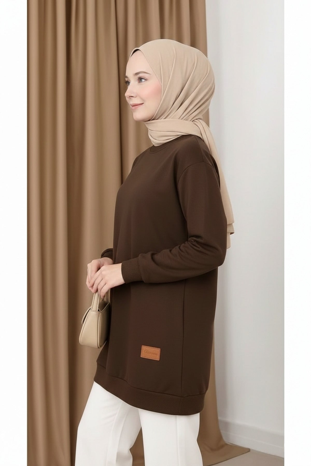 Kadın Bisiklet Yaka Tesettür Yırtmaçlı Armalı Tunik Sweat Sweatshirt