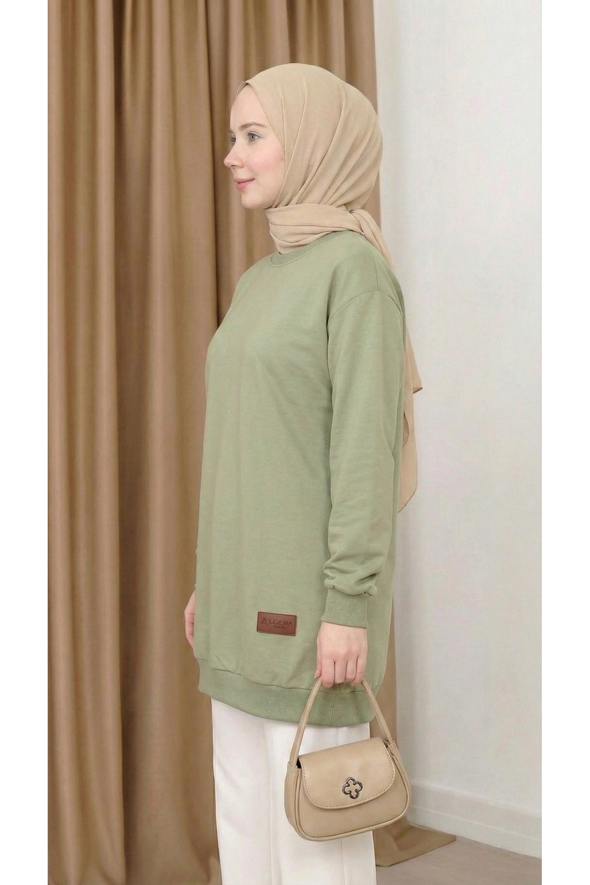 Kadın Bisiklet Yaka Tesettür Yırtmaçlı Armalı Tunik Sweat Sweatshirt