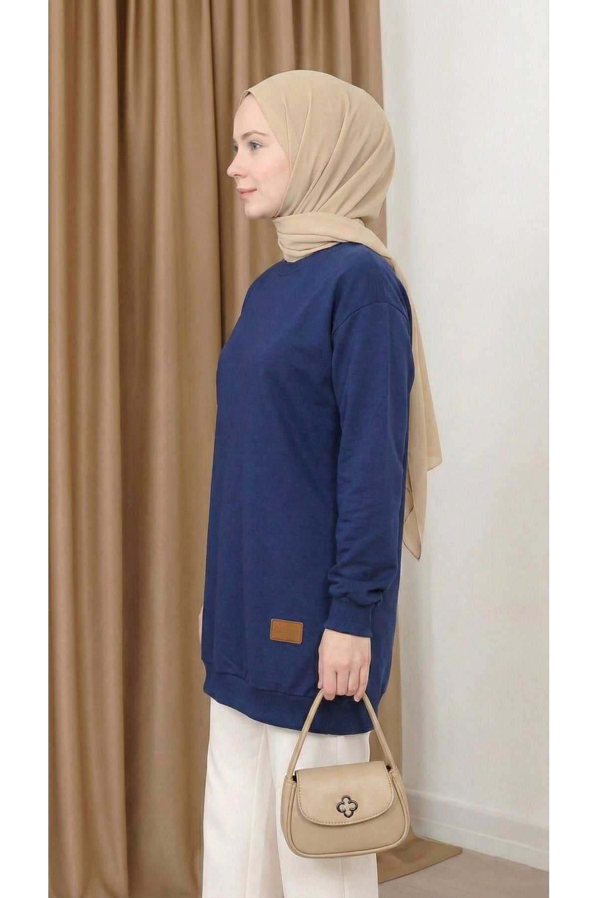 Kadın Bisiklet Yaka Tesettür Yırtmaçlı Armalı Tunik Sweat Sweatshirt