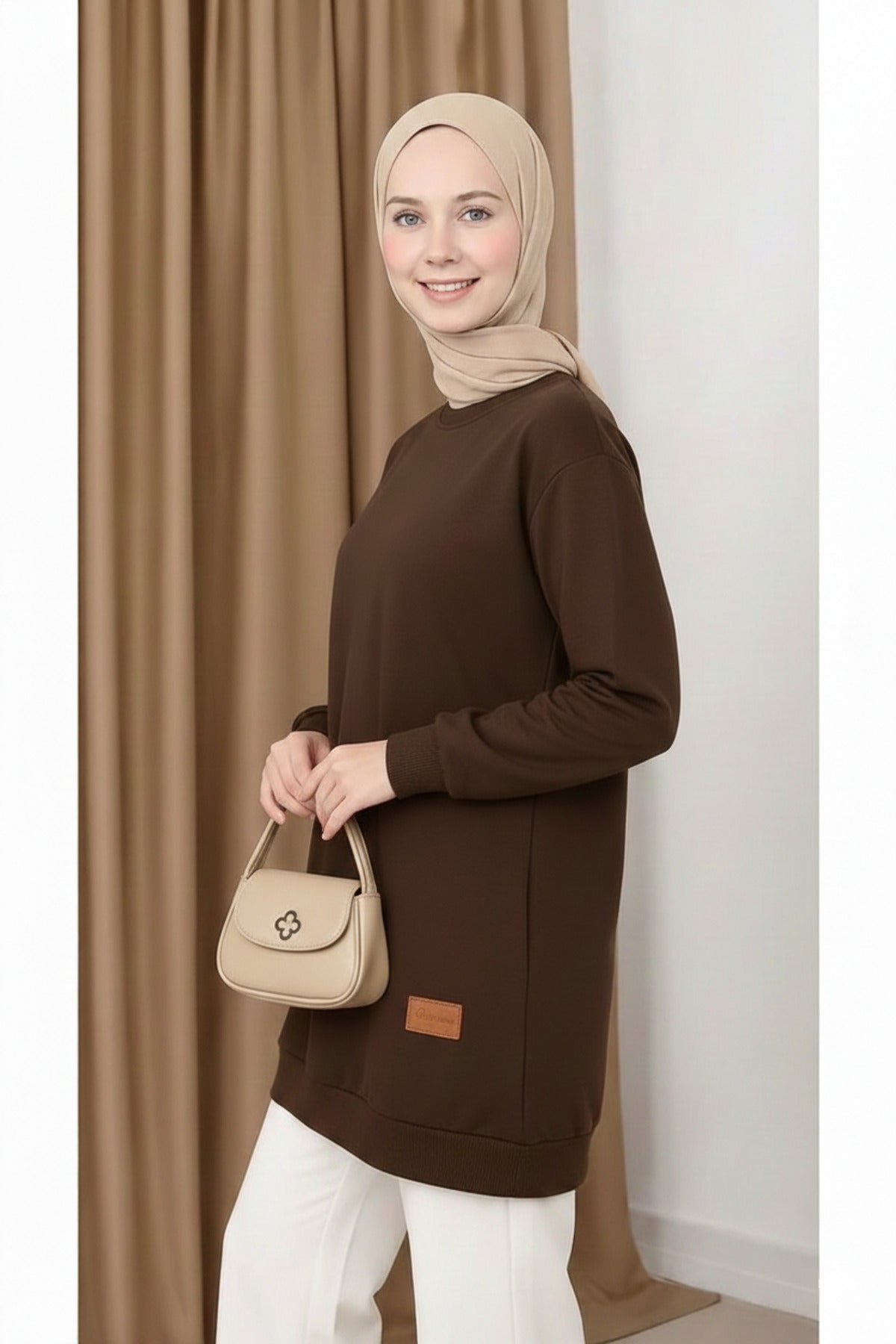 Kadın Bisiklet Yaka Tesettür Yırtmaçlı Armalı Tunik Sweat Sweatshirt